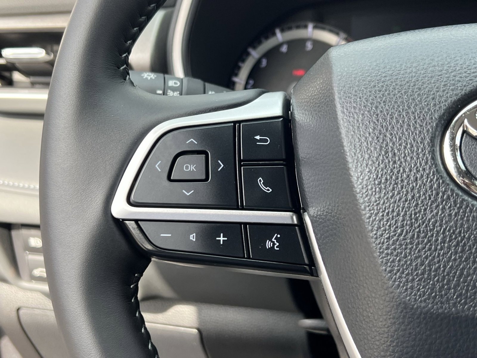 Used 2024 Toyota Highlander XLE image 31