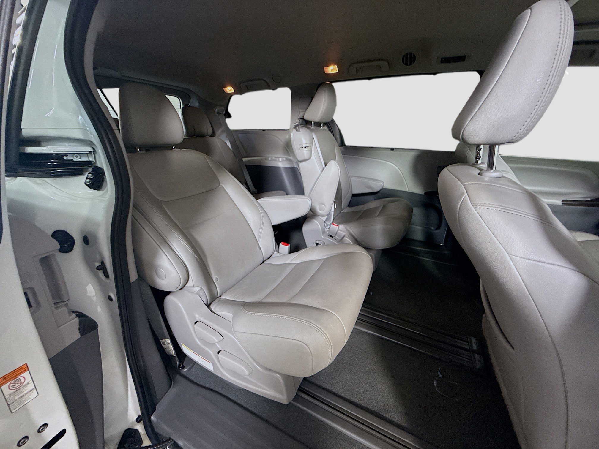 Used 2020 Toyota Sienna XLE FWD image 26