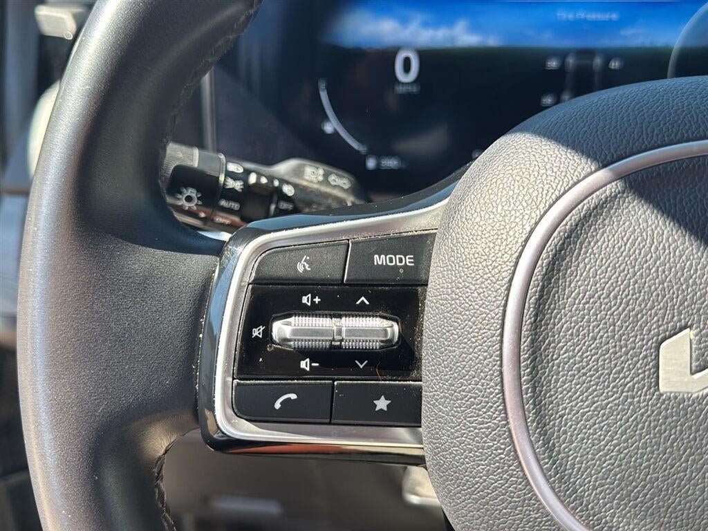 Used 2024 Kia Carnival SX FWD image 28