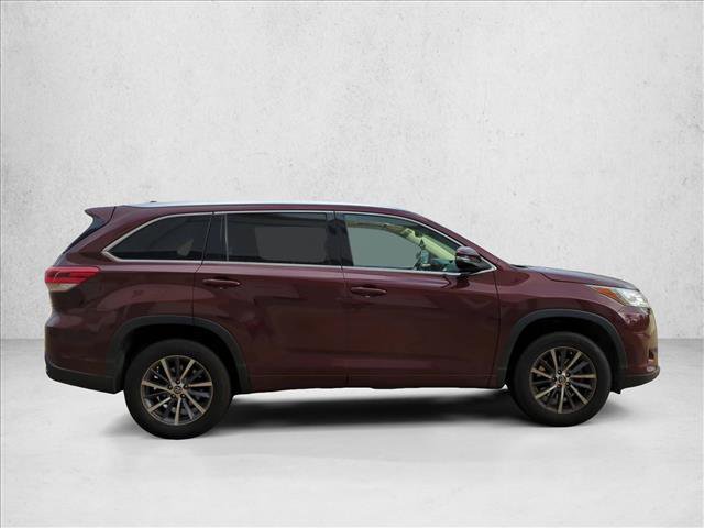 Used 2017 Toyota Highlander XLE image 4