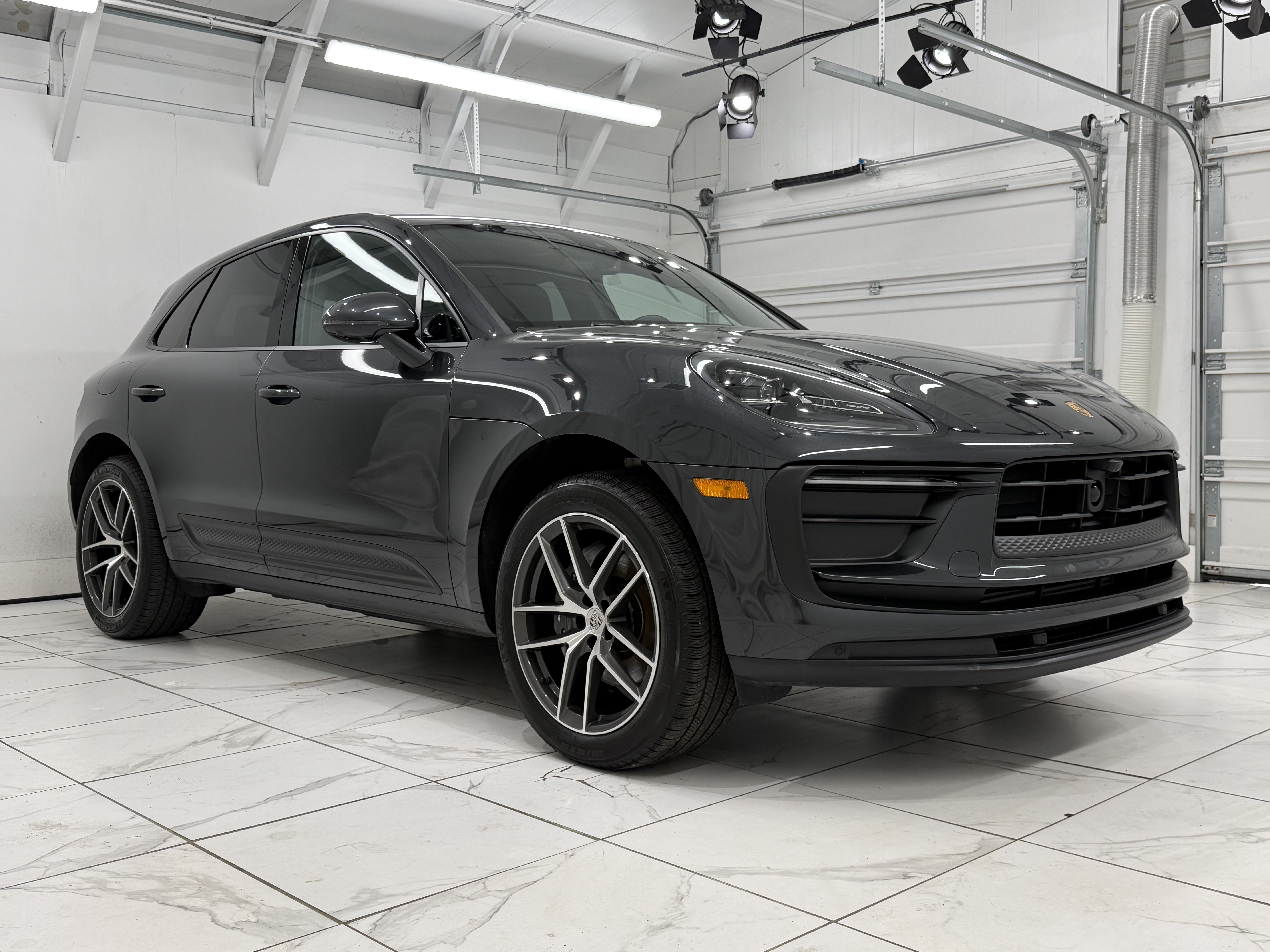 Certified 2024 Porsche Macan AWD/4WD image 10