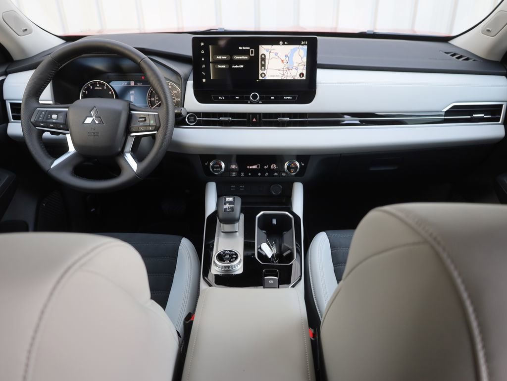 New 2025 Mitsubishi Outlander SE image 23