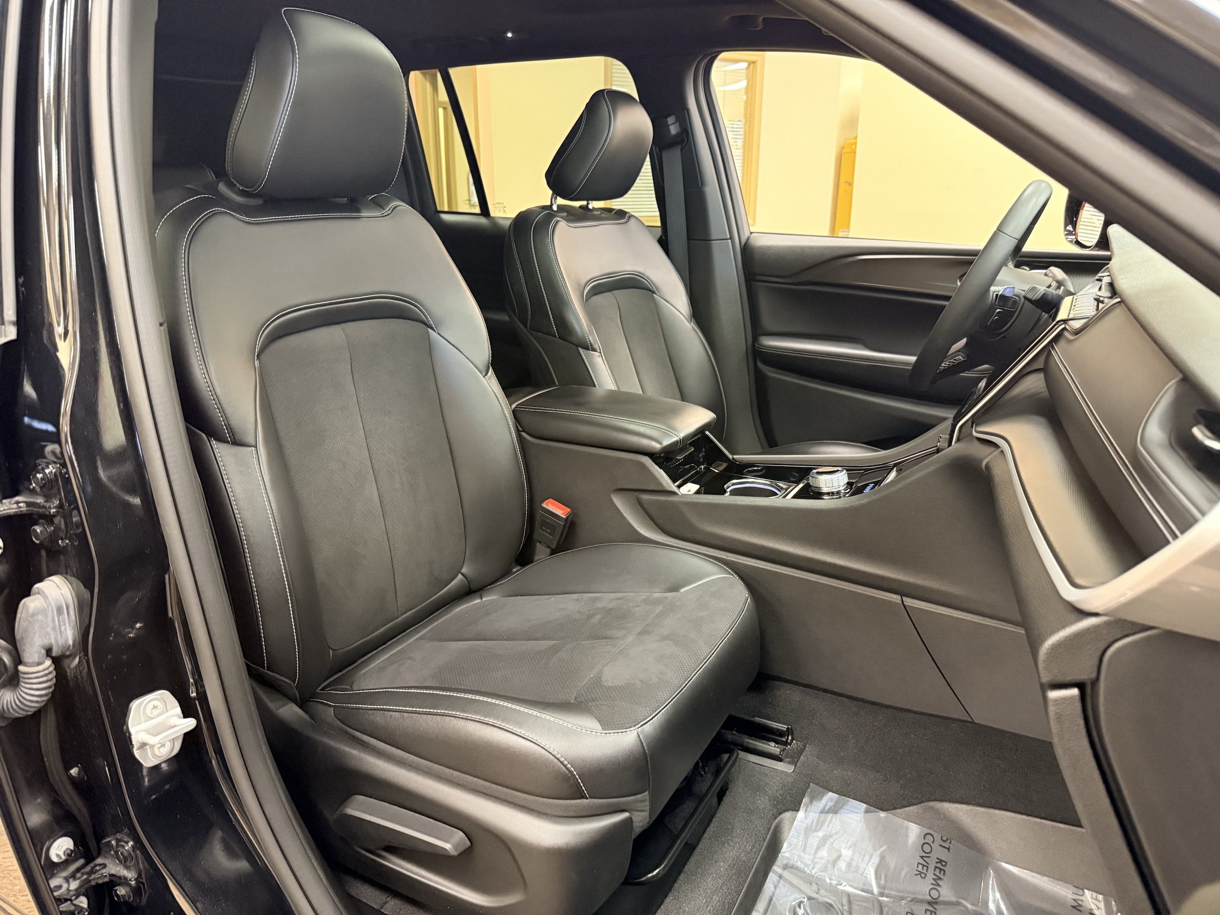 Used 2023 Jeep Grand Cherokee Altitude AWD/4WD image 26