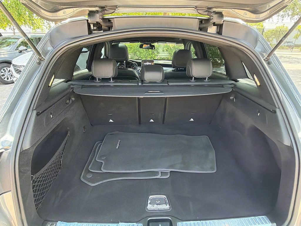 Used 2018 Mercedes-Benz GLC 300 4MATIC w/ Premium Package image 28