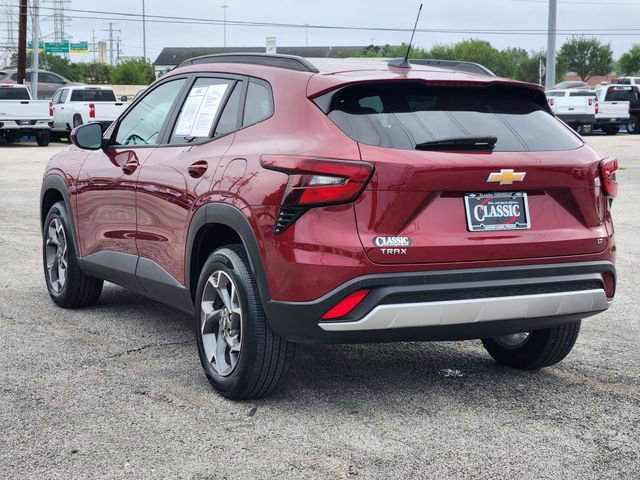 Used 2025 Chevrolet Trax LT w/ LT Convenience Package image 5