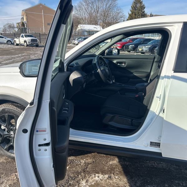 Used 2025 Honda HR-V Sport image 24