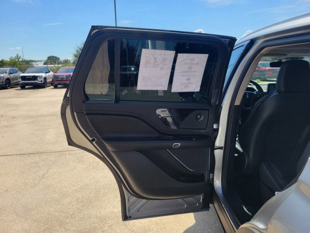 Used 2023 Lincoln Aviator Reserve image 32