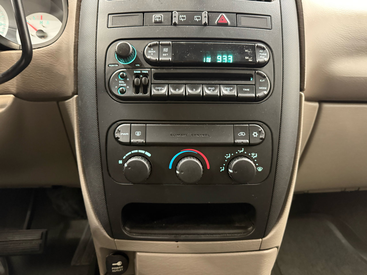 Used 2002 Dodge Caravan SE image 38