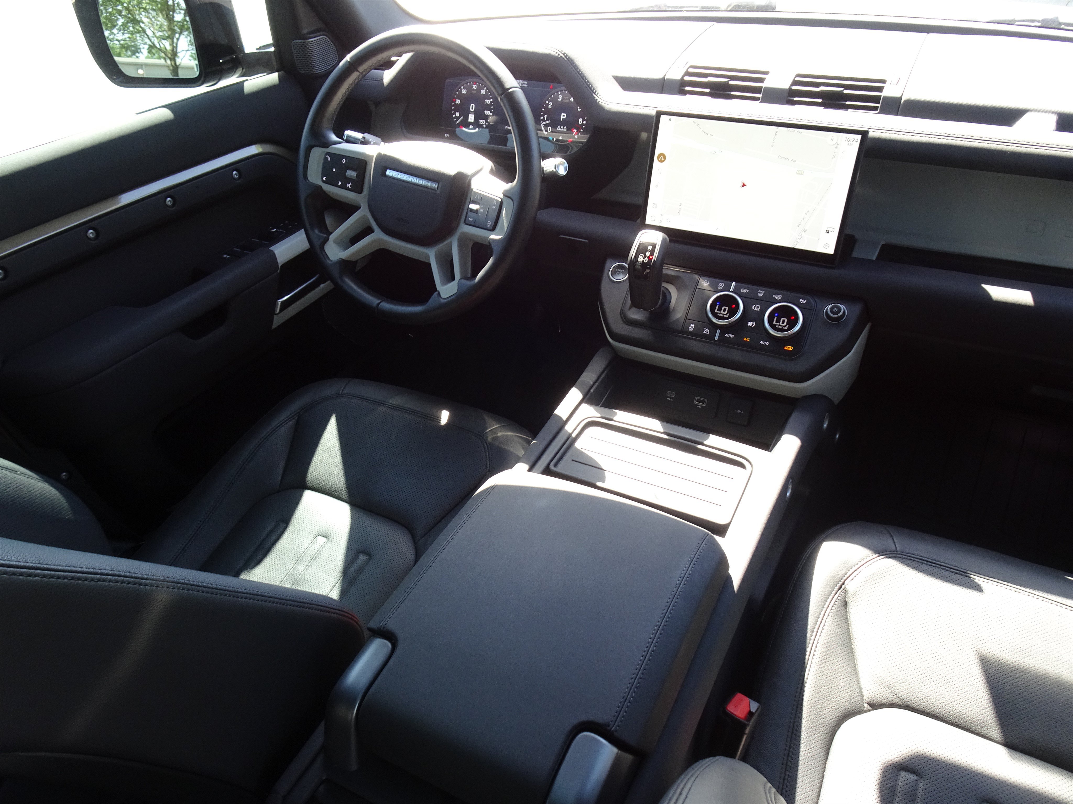 Used 2022 Land Rover Defender 110 SE AWD/4WD image 24