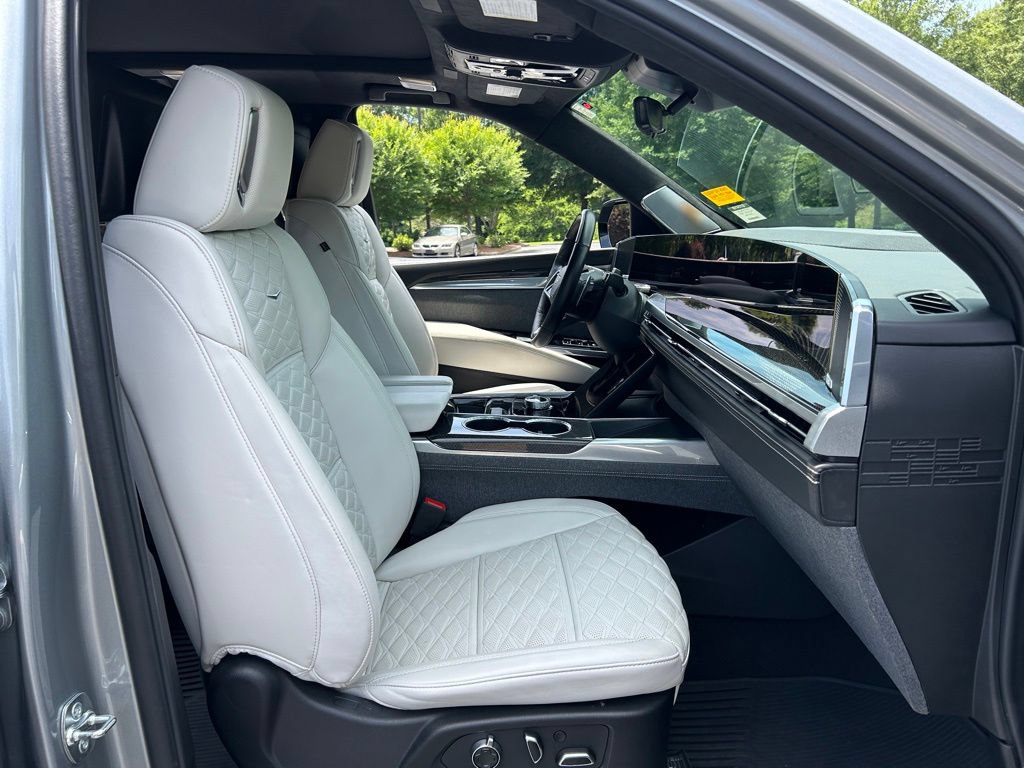 Used 2025 Cadillac Escalade V AWD/4WD image 61