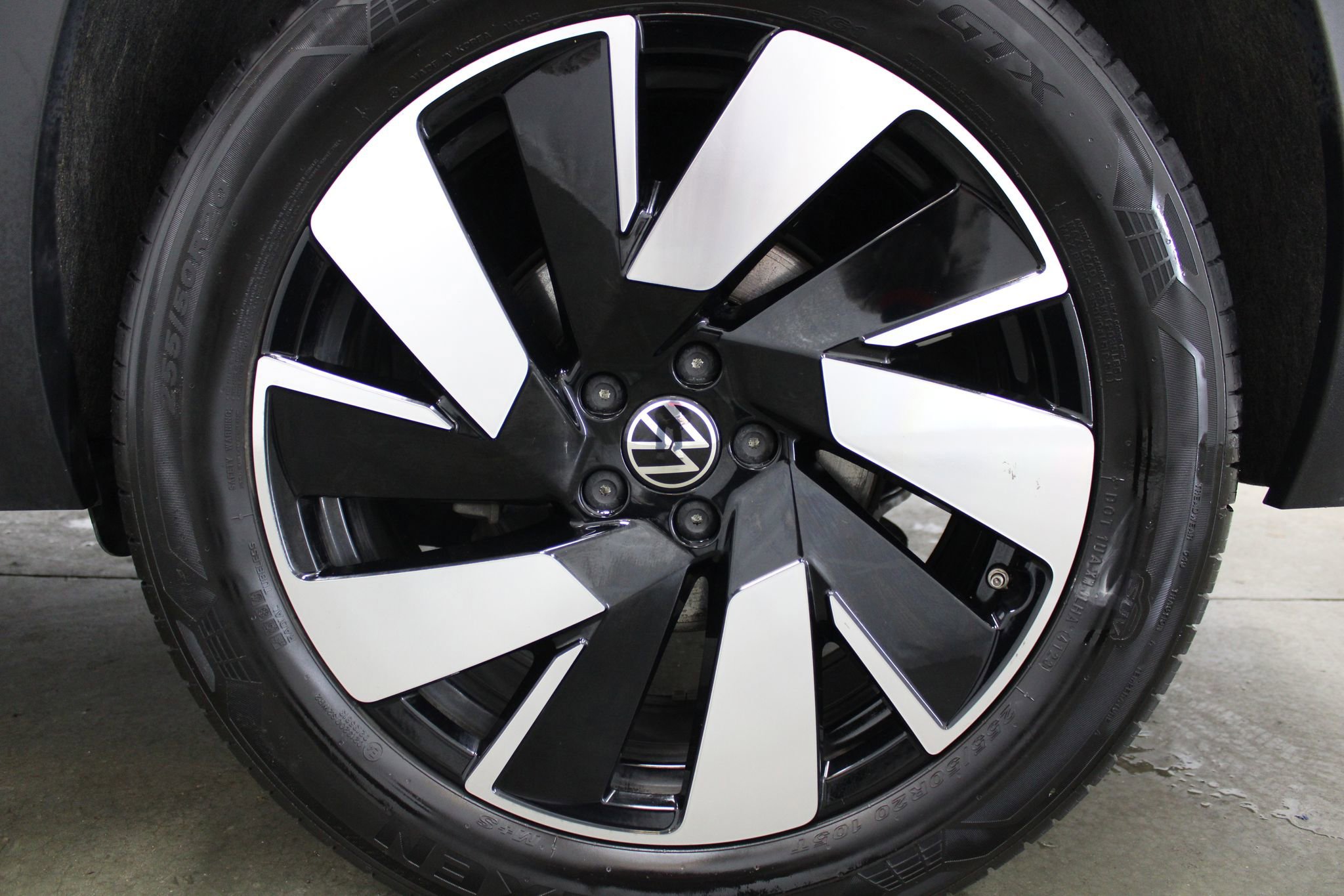 Used 2024 Volkswagen Atlas Cross Sport SE image 9