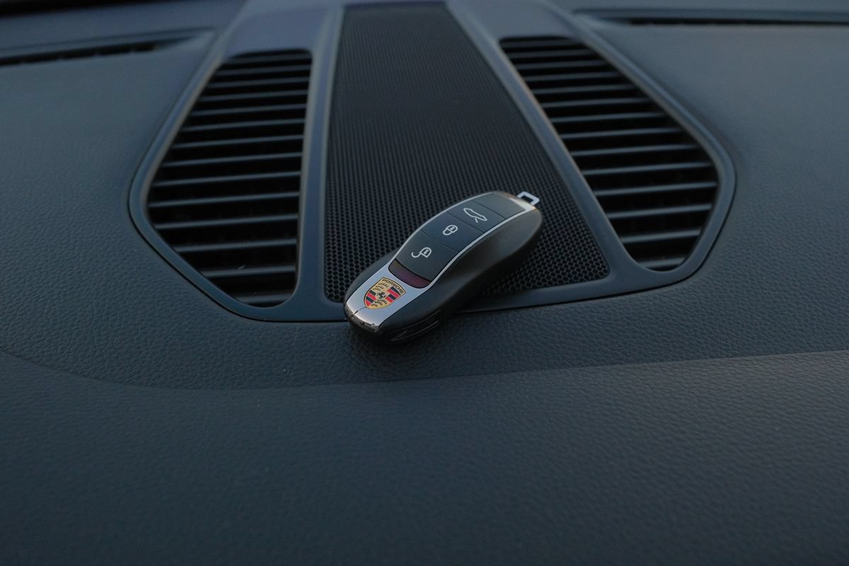 Used 2013 Porsche 911 Carrera RWD image 10