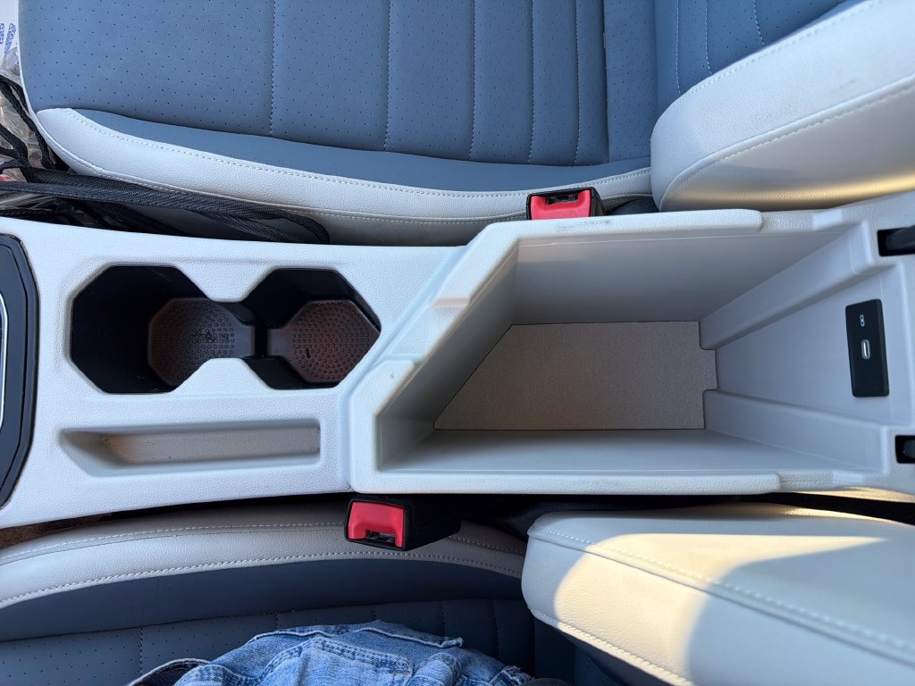 Used 2025 Volkswagen Jetta SE w/ Sunroof Package FWD image 23