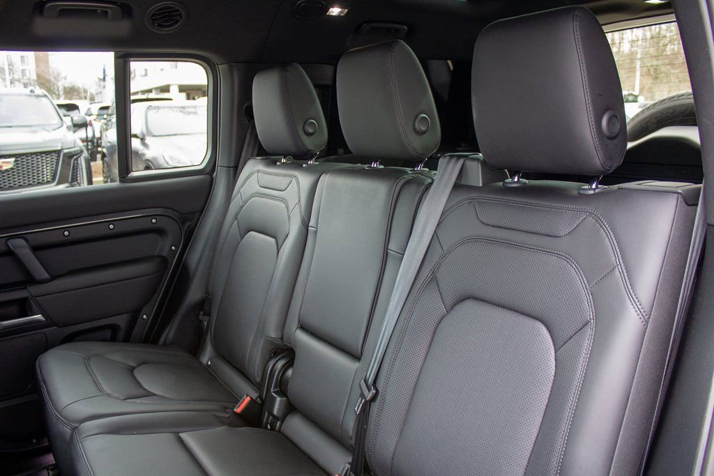 Used 2025 Land Rover Defender 130 Outbound image 22