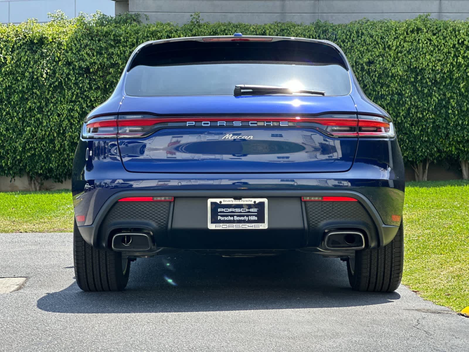 Certified 2025 Porsche Macan AWD/4WD image 7