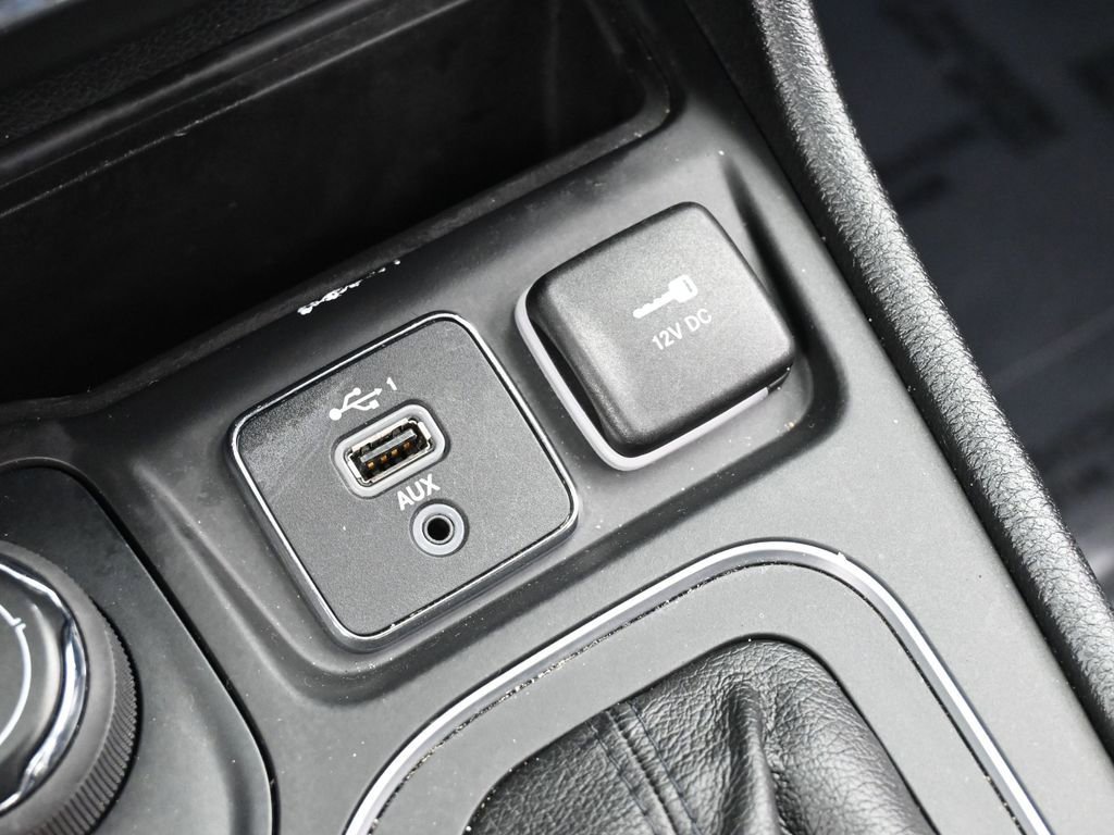 Used 2022 Jeep Cherokee Latitude Lux image 28