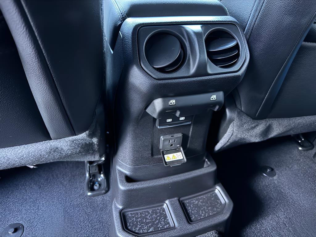 Used 2021 Jeep Wrangler Unlimited Sahara image 36