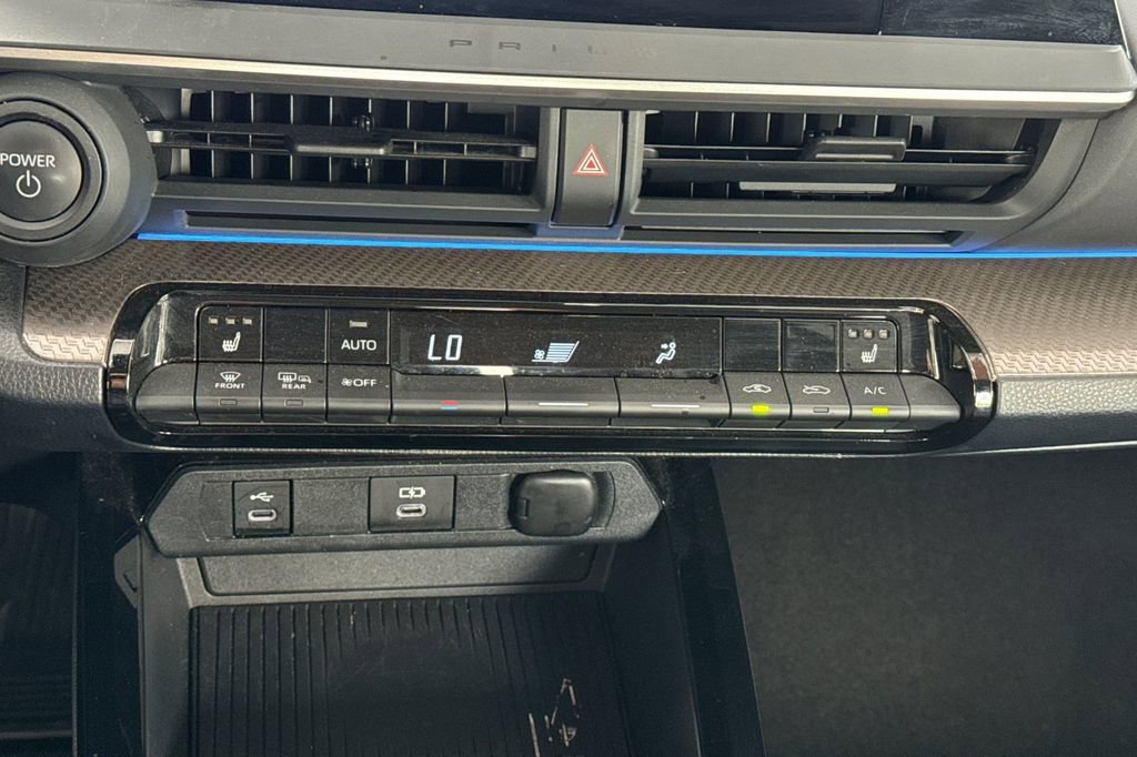 Used 2025 Toyota Prius XLE FWD image 28