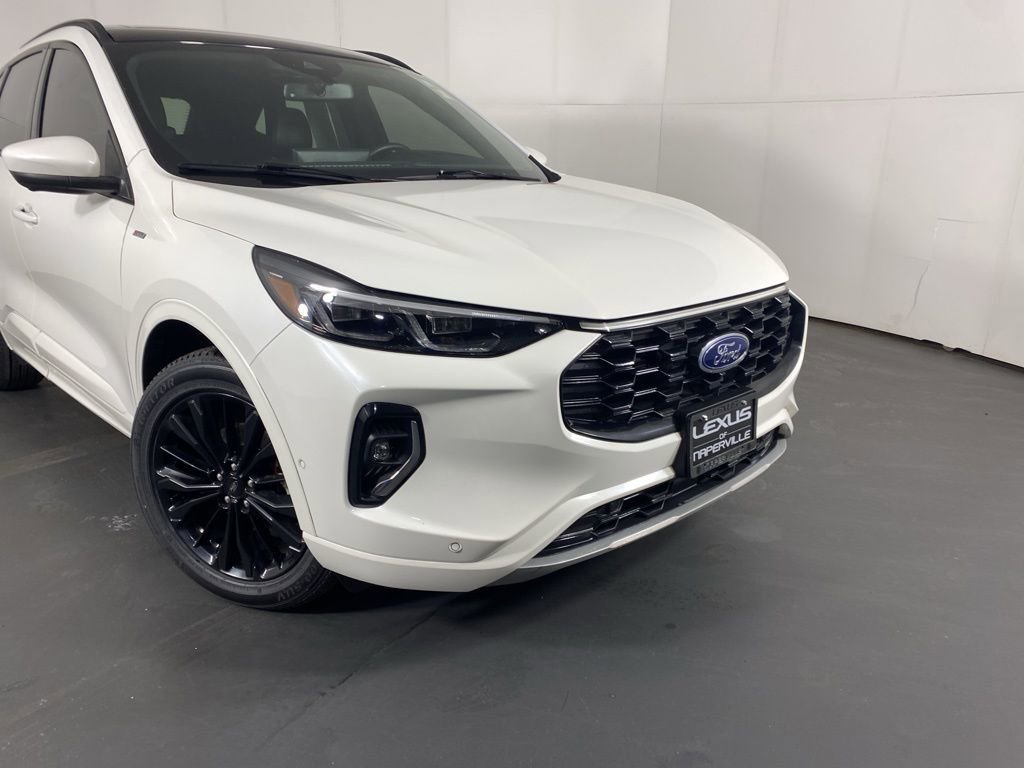 Used 2023 Ford Escape ST-Line Elite w/ Premium Technology Package image 2