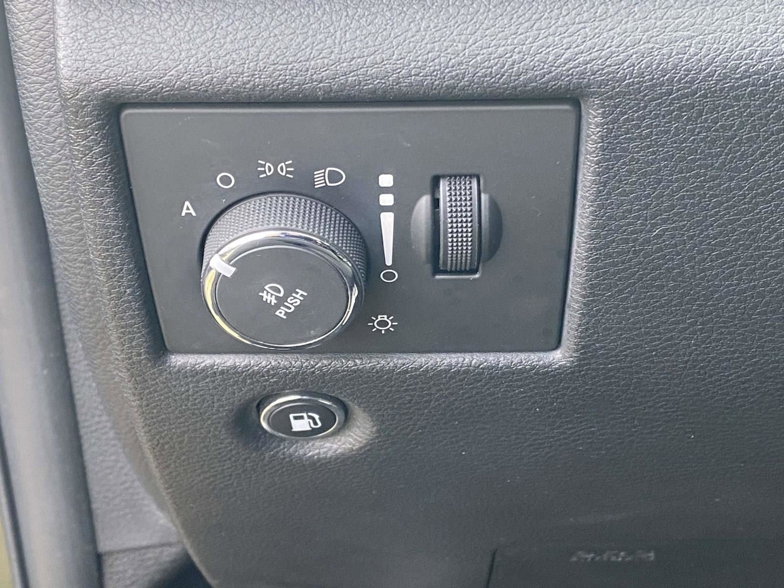 Used 2016 Jeep Grand Cherokee Laredo image 17