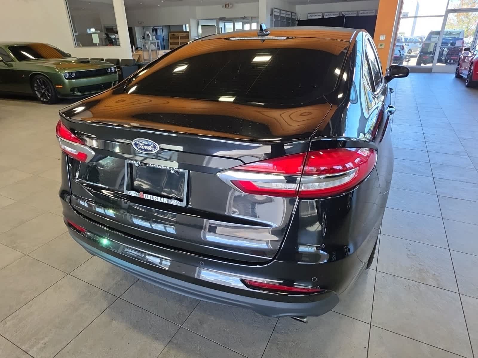 Used 2020 Ford Fusion SE FWD image 8