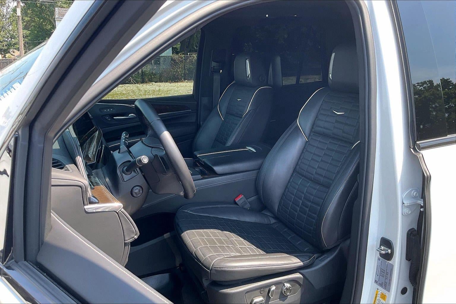 Used 2024 Cadillac Escalade Sport Platinum w/ LPO, ONYX Package AWD/4WD image 23
