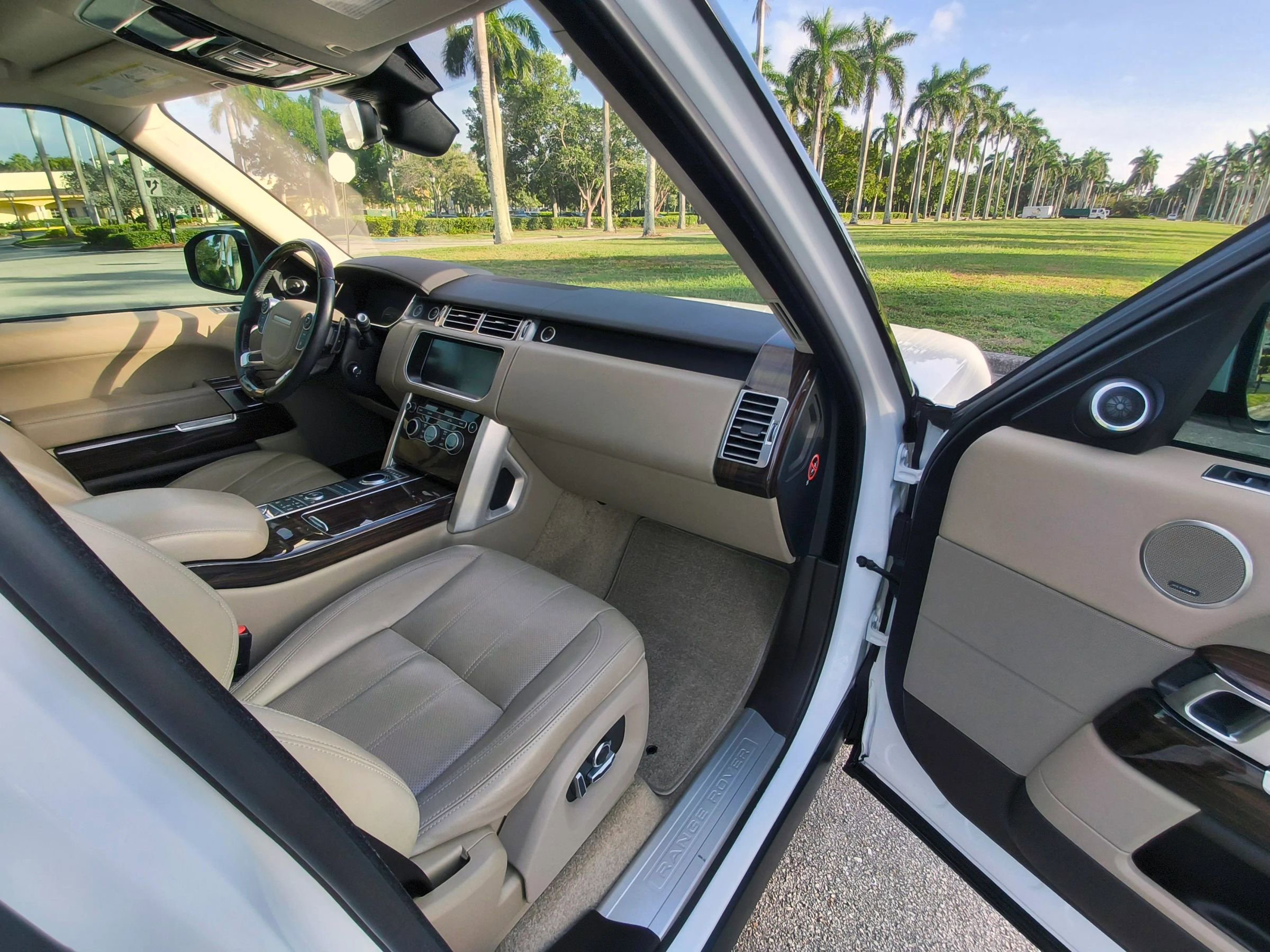 Used 2017 Land Rover Range Rover Supercharged image 38