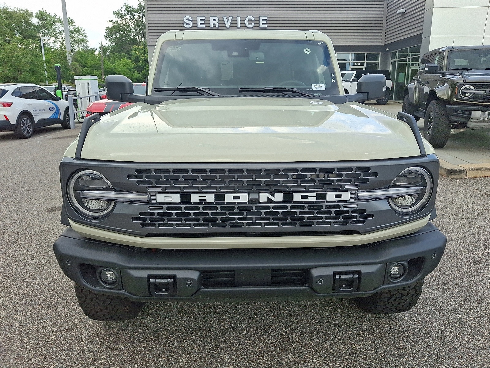 New 2025 Ford Bronco Badlands image 9