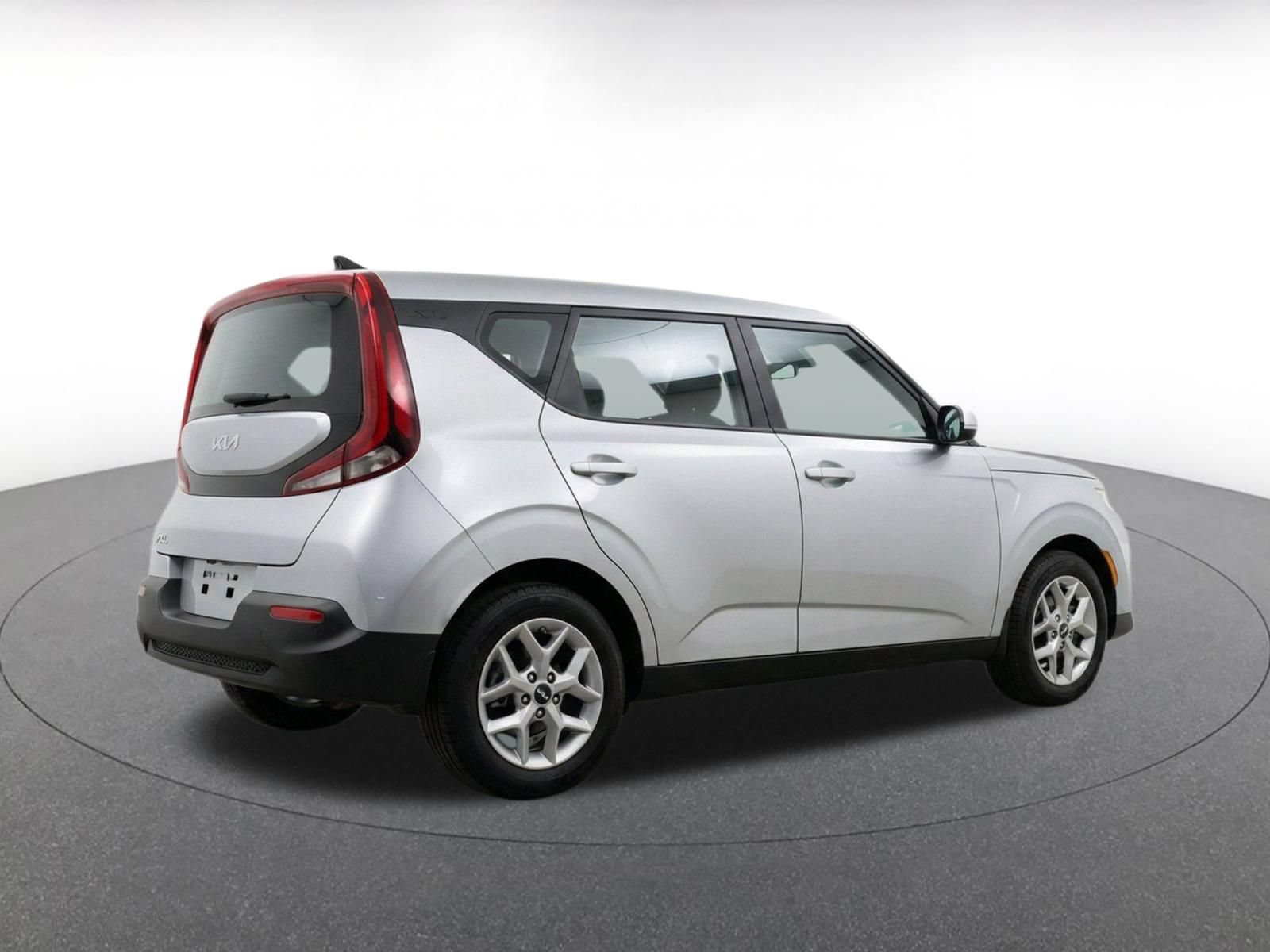 Used 2025 Kia Soul LX w/ LX Technology Package FWD image 10