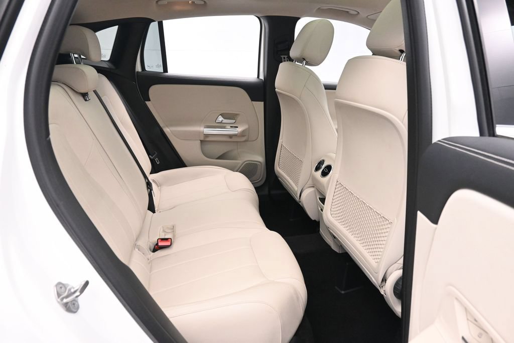 Used 2022 Mercedes-Benz GLA 250 4MATIC w/ Premium Package Lite image 21