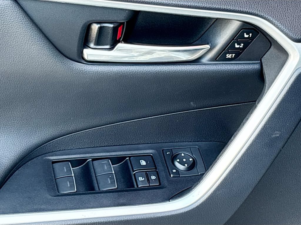 Used 2022 Toyota RAV4 XSE AWD/4WD image 23
