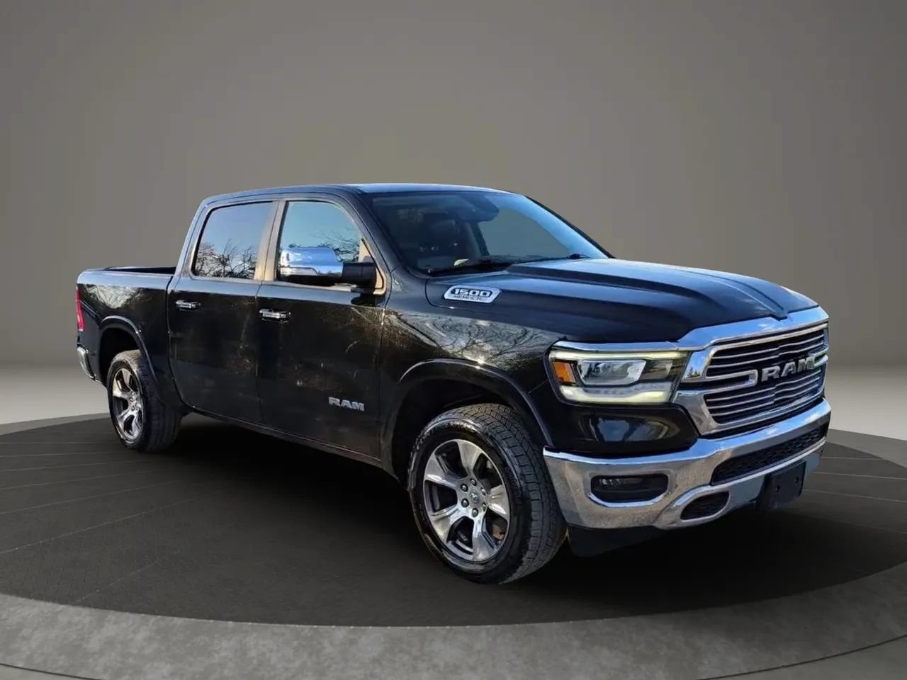 Used 2019 RAM 1500 Laramie AWD/4WD image 5