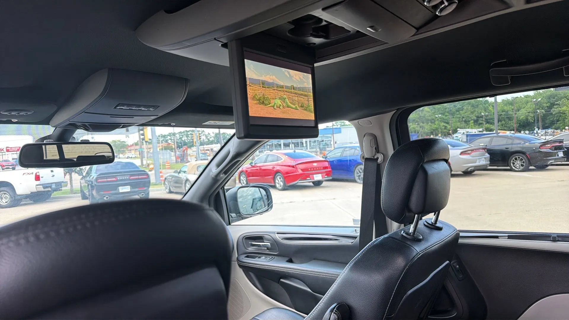 Used 2019 Dodge Grand Caravan SXT w/ Driver Convenience Group FWD image 35