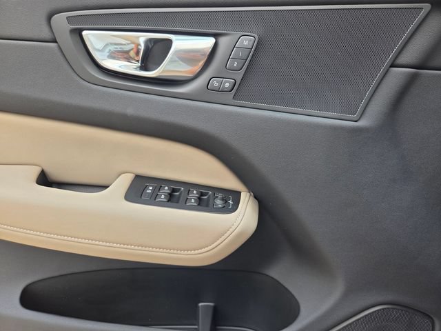 New 2026 Volvo XC60 B5 Plus w/ Protection Package Premier AWD/4WD image 28