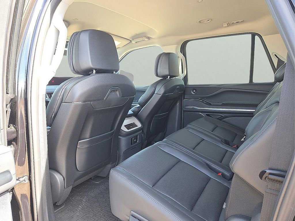 New 2026 Lincoln Navigator Premiere image 14