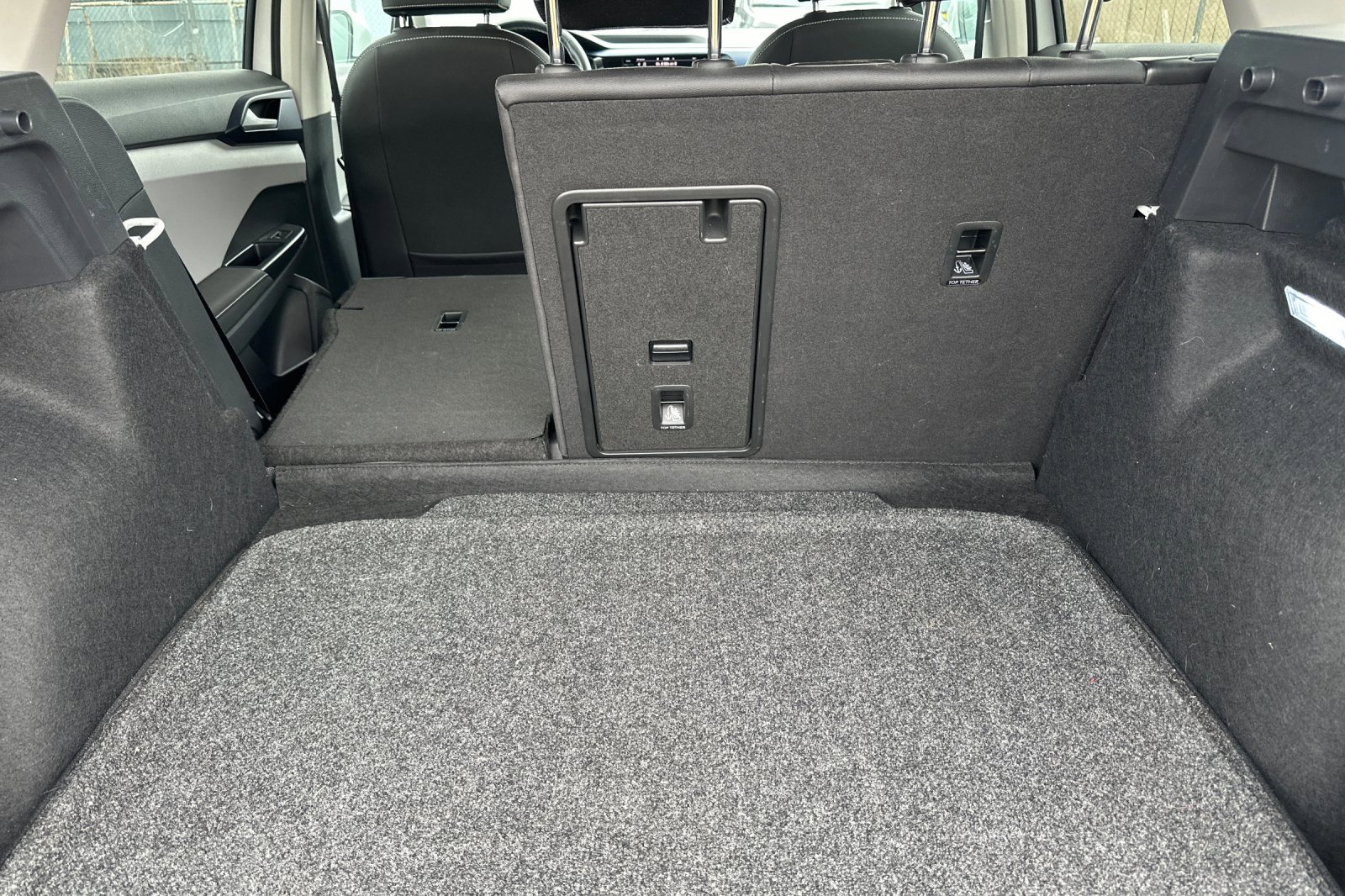 Used 2024 Volkswagen Taos SE image 16