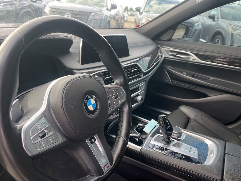 Used 2021 BMW 740i w/ M Sport Package image 10