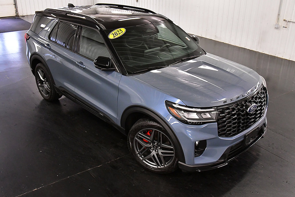 Used 2025 Ford Explorer ST AWD/4WD image 11