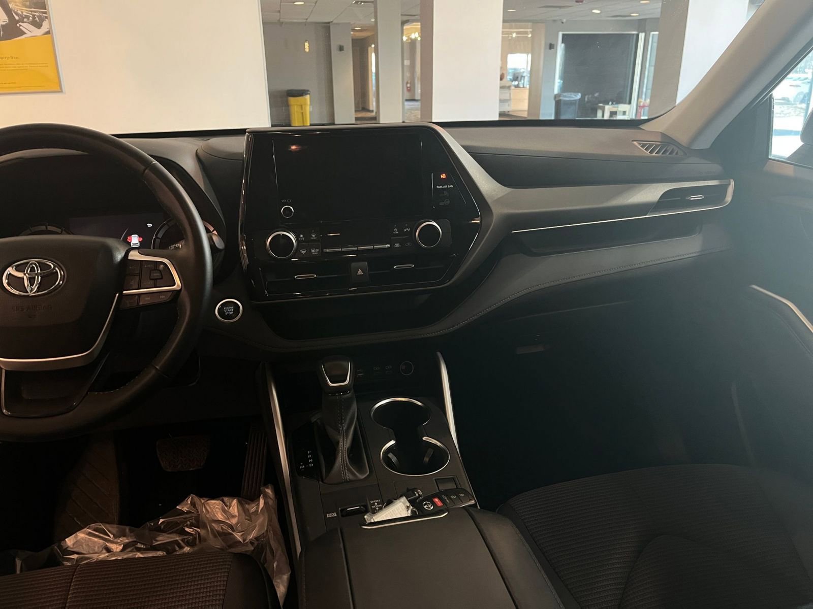 Used 2025 Toyota Highlander LE image 37