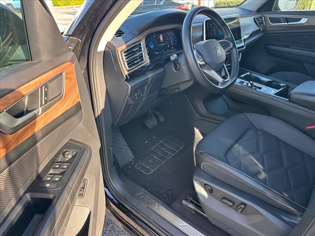 Used 2024 Volkswagen Atlas SE AWD/4WD image 13