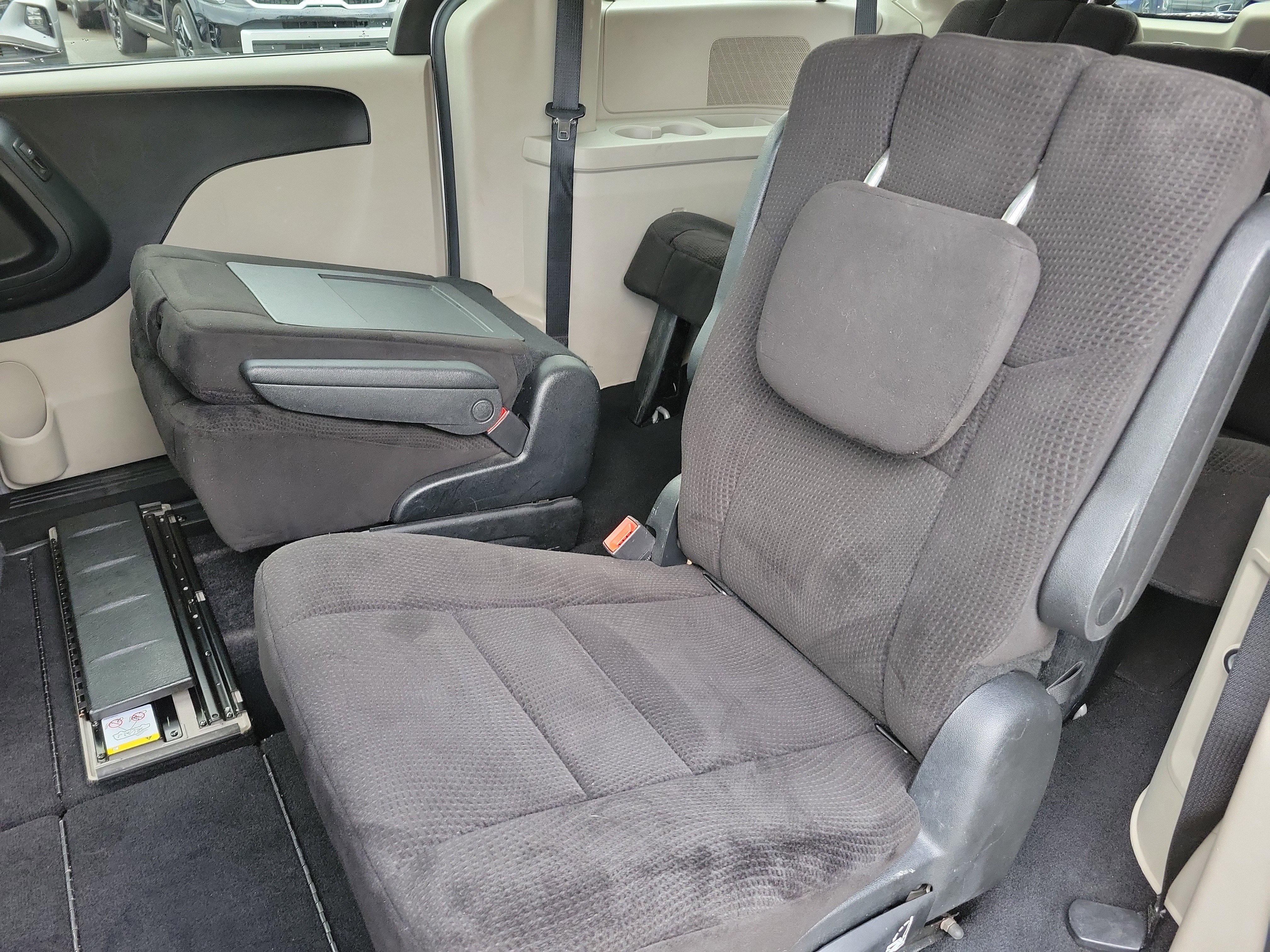 Used 2013 Dodge Grand Caravan SE image 6