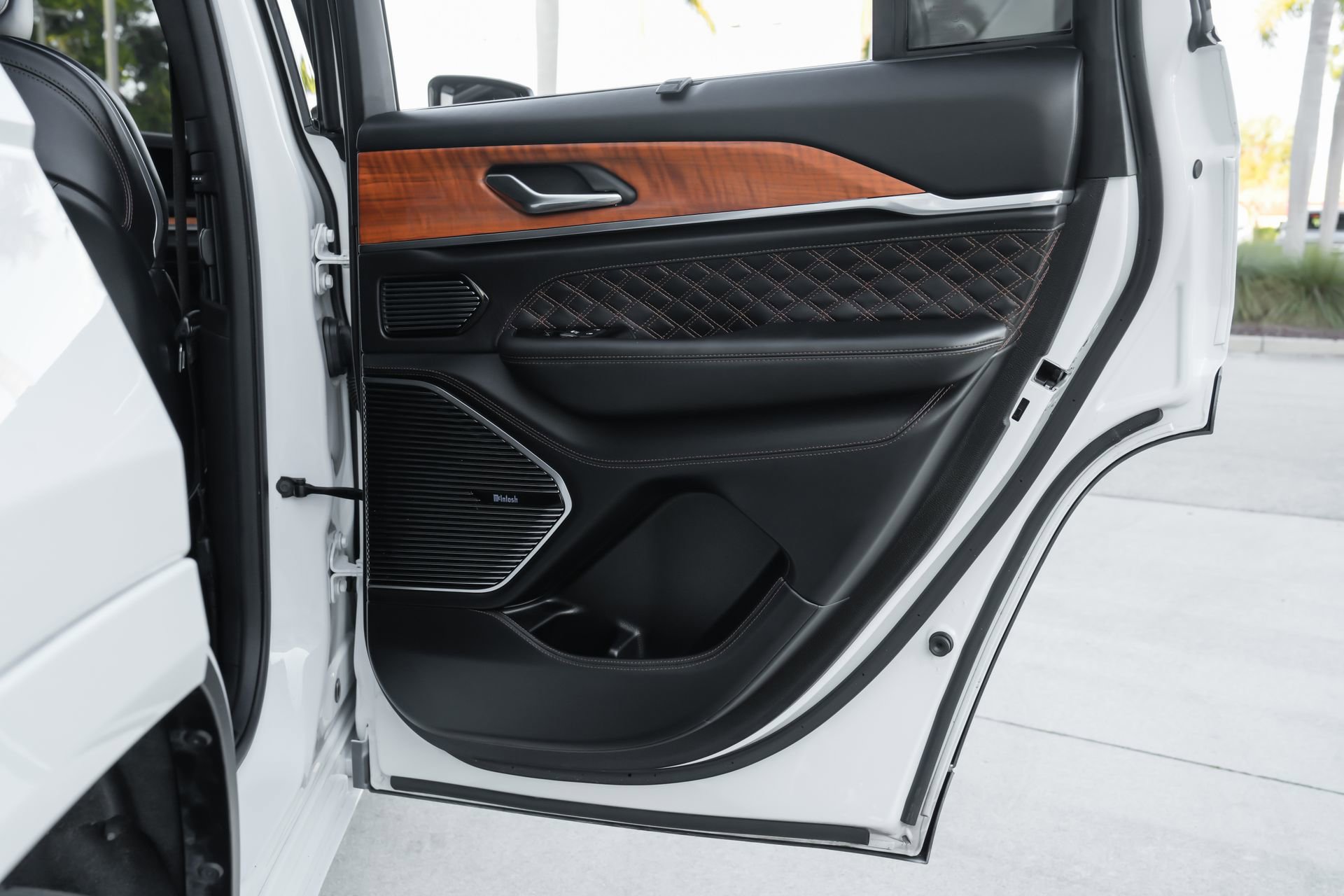 Used 2022 Jeep Grand Cherokee Summit image 38