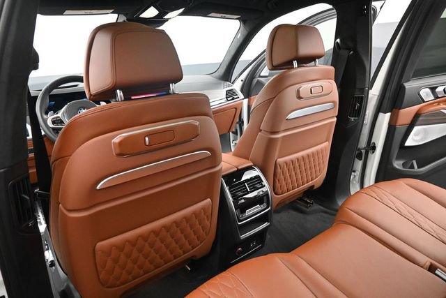 Used 2025 BMW X7 M60i AWD/4WD image 21