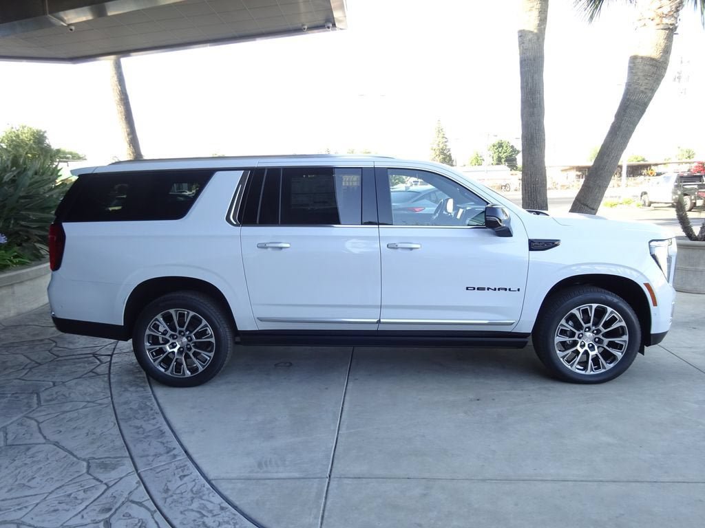 New 2026 GMC Yukon XL Denali w/ Denali Reserve Package AWD/4WD image 8