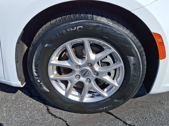 Certified 2024 Chrysler Pacifica Touring-L FWD image 11