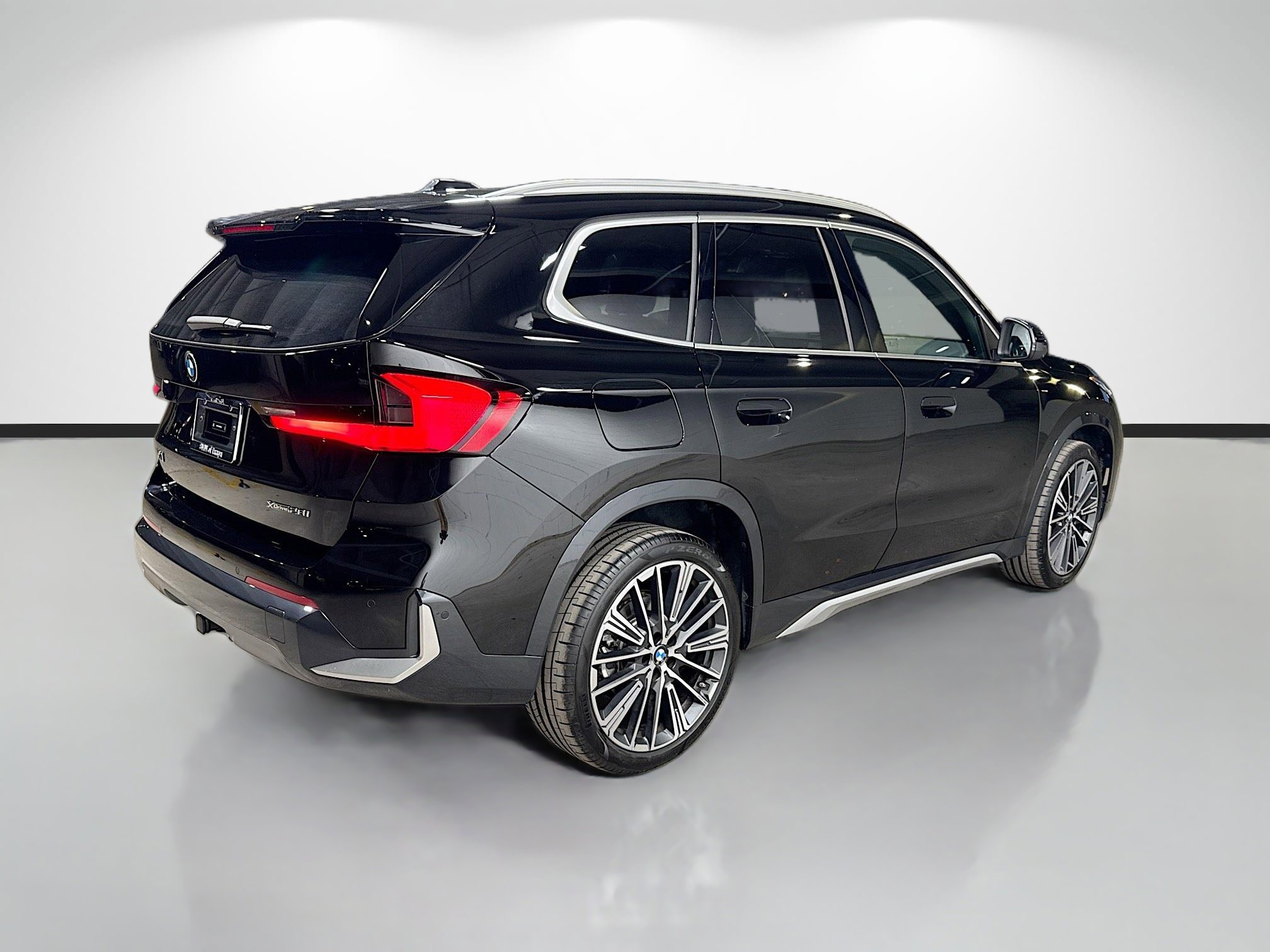 Used 2025 BMW X1 xDrive28i w/ Technology Package image 11