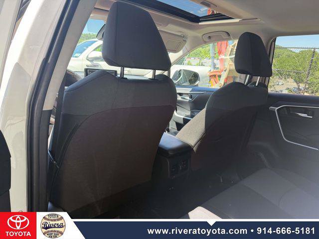 Certified 2022 Toyota RAV4 XLE w/ Convenience Package AWD/4WD image 11