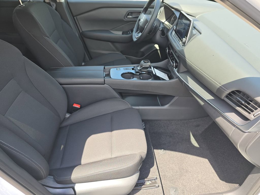 Used 2025 Nissan Rogue S image 22
