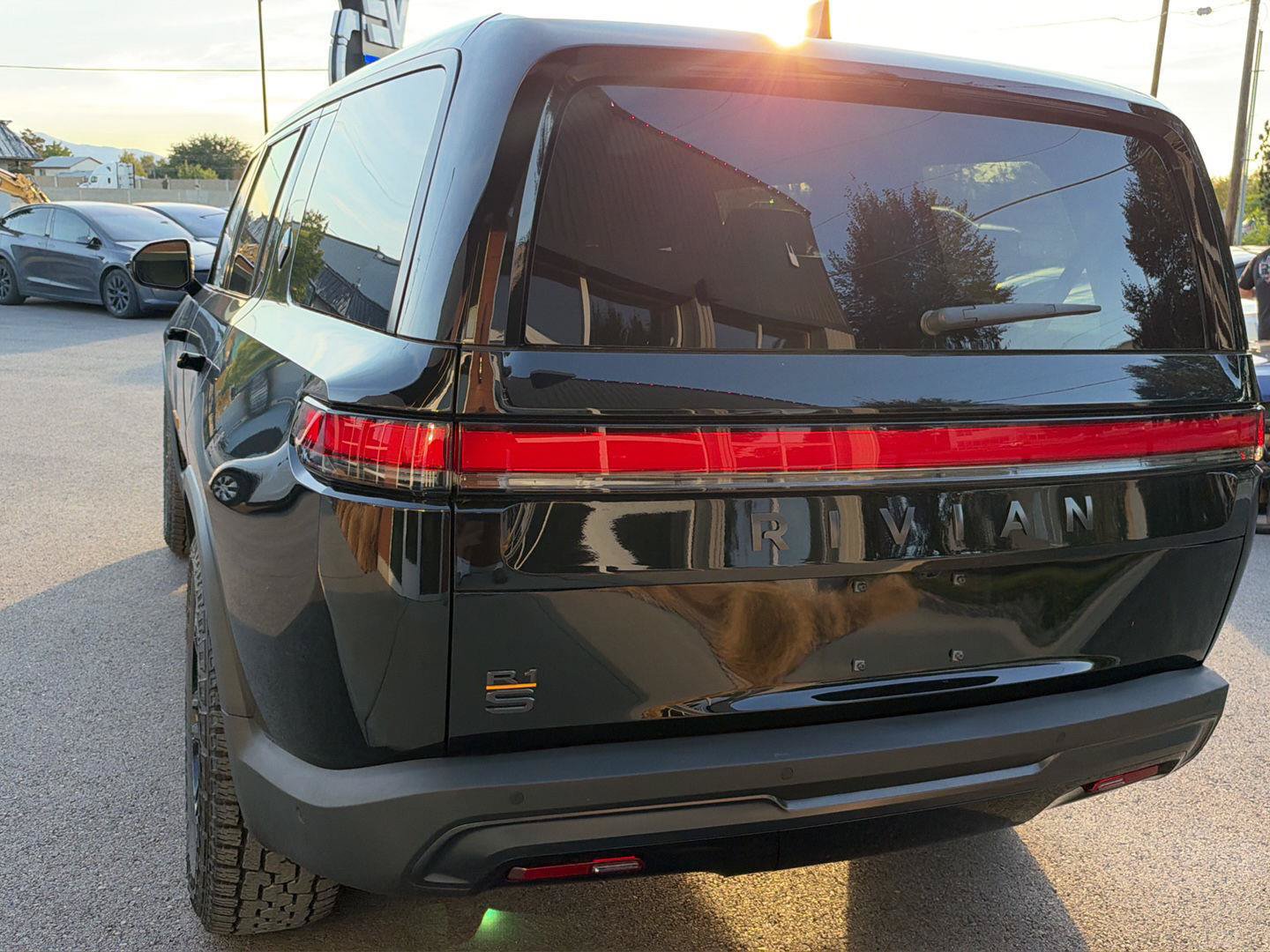 Used 2026 Rivian R1S Premium Tri AWD/4WD image 6