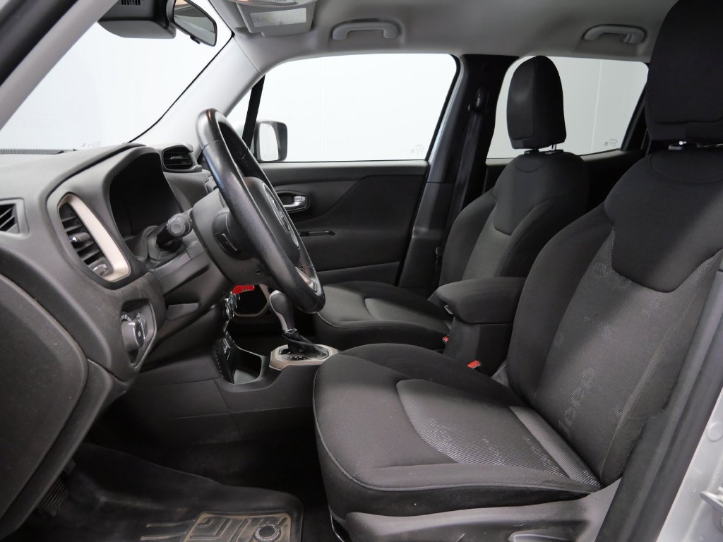 Used 2015 Jeep Renegade Latitude FWD image 10